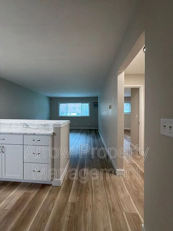 2 bed, 1.0 bath, $950 — Photo 4