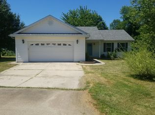 45 Swan Ln, Farmington, MO 63640