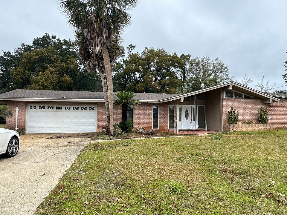 1st image of 1070 Langley Ave