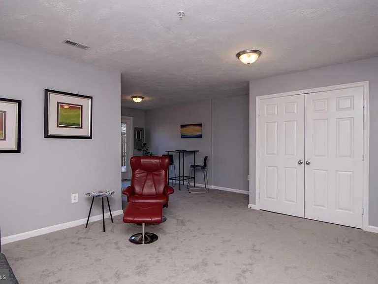 8800 Community Square Ln — Photo 18