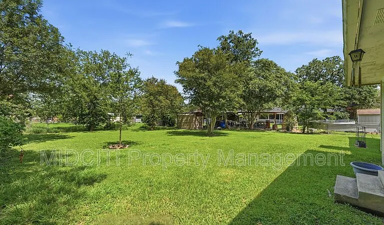 1233 Hollyhock Ln — Photo 32