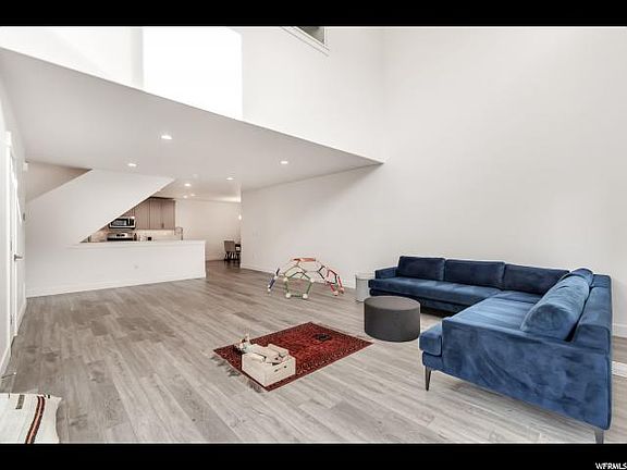 5th image of 33 W Tytus S Dr #246