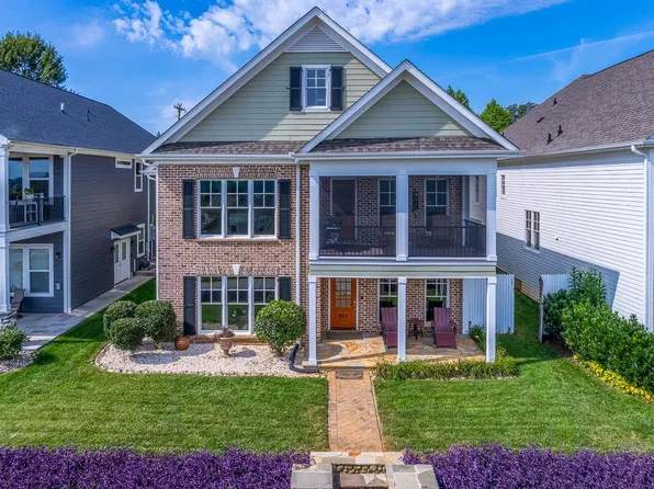 902 Blue Moon St, Taylors, SC 29687