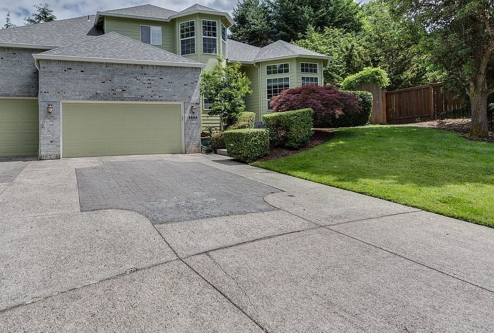1st image of 4409 NE 141st Cir