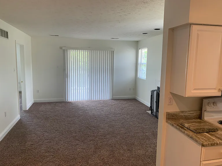 127 Greenwood Dr #8 — Photo 6