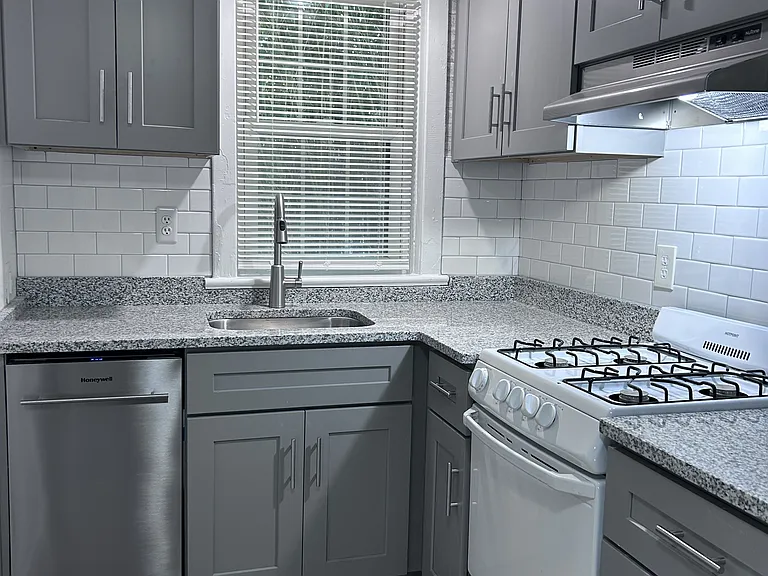 259A Lasalle Ave — Photo 7