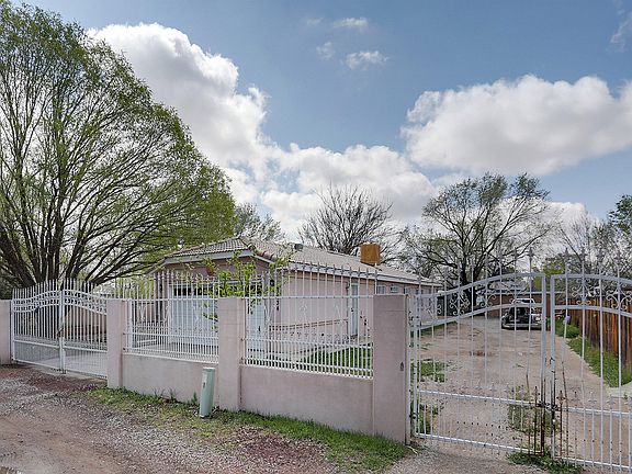 4th image of 3634 El Porvenir Cir SW