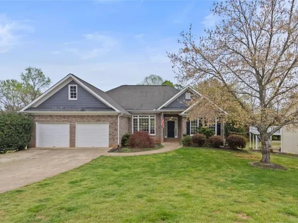 93 Overlook Cir, Dawsonville, GA 30534