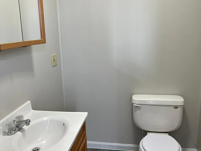 263 E Franklin St — Photo 7