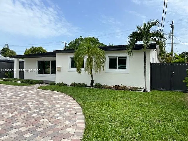 9211 SW 13th St — Photo 2