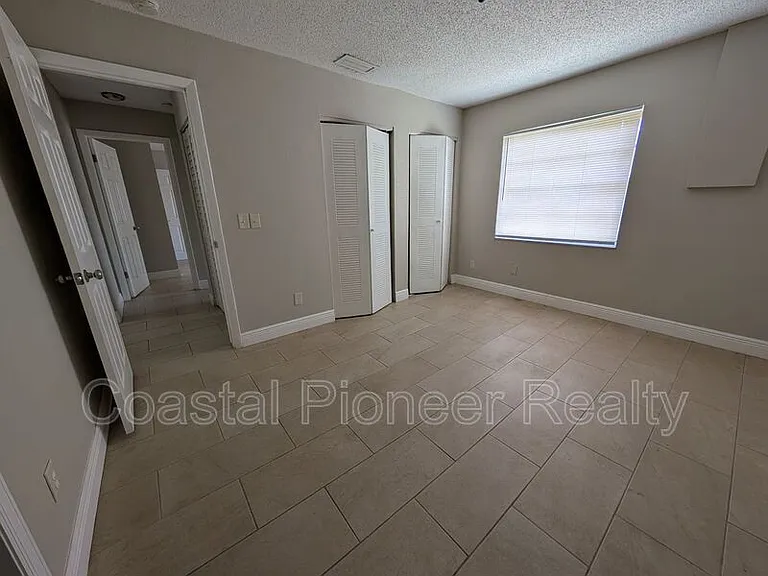 5811 4th St E — Photo 14