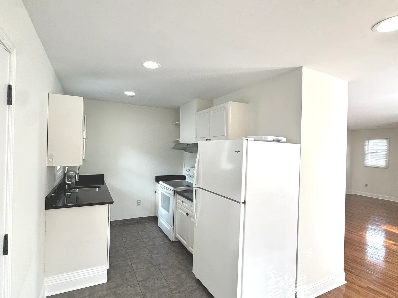 Studio, 1.0 bath, 1000 sqft, $2,100 — Photo 2