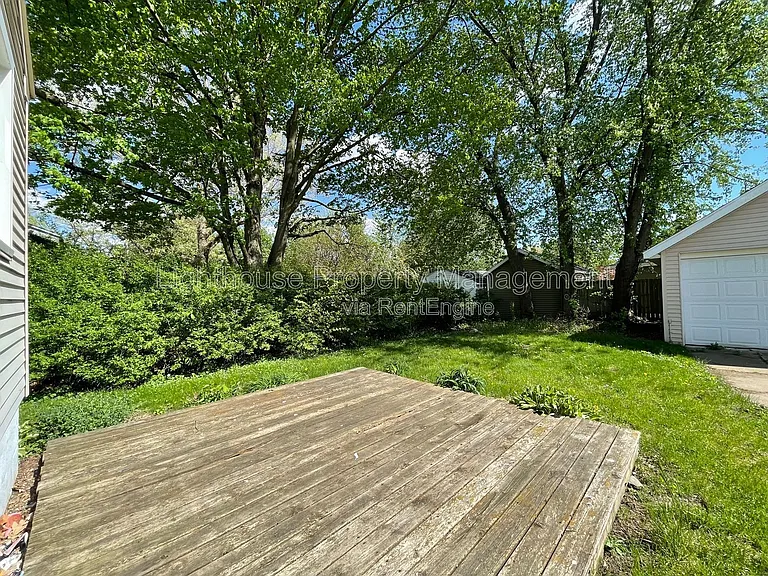 146 Lawrence St NE — Photo 16