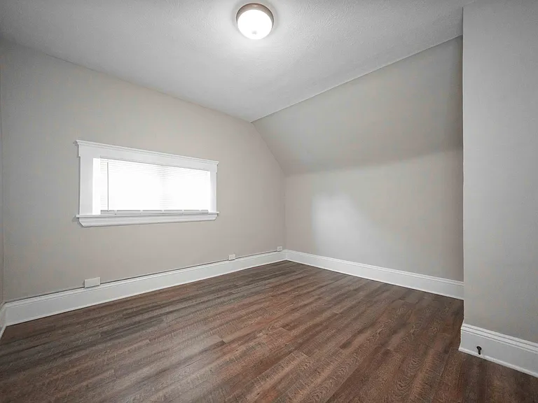 1376 Gladys Ave #1376 — Photo 27
