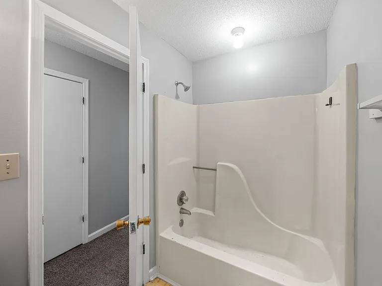 Kingsbury Dr - 923 — Photo 18
