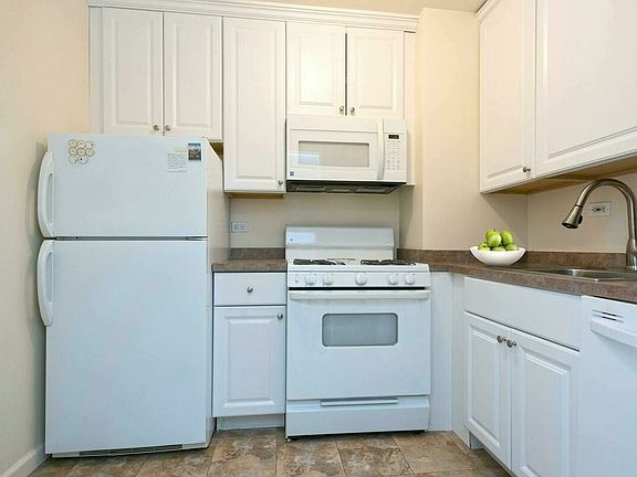 4th image of 444 E 75th St APT 14G