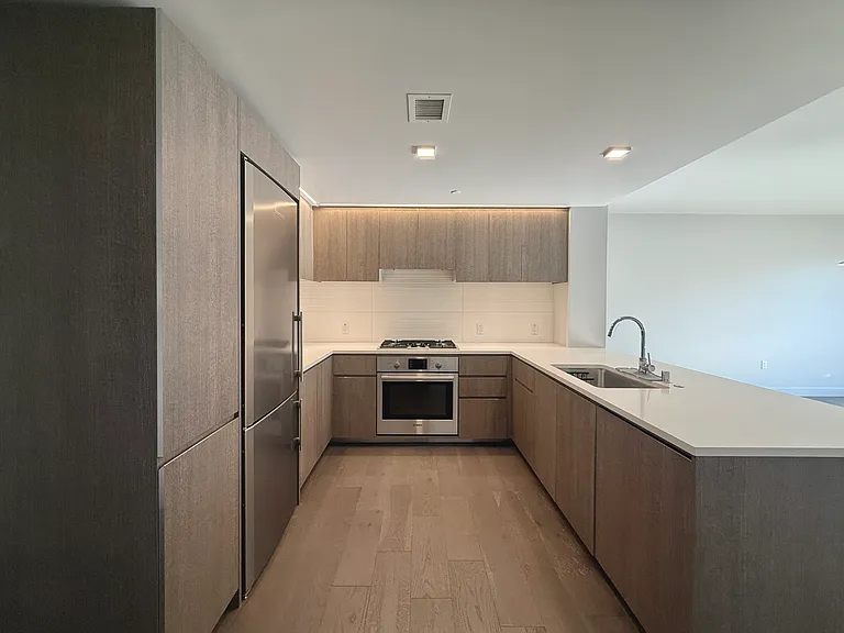 1300 22nd St #319 — Photo 4