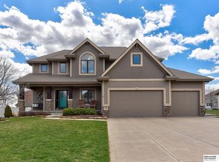 19459 Washington Cir, Omaha, NE 68135