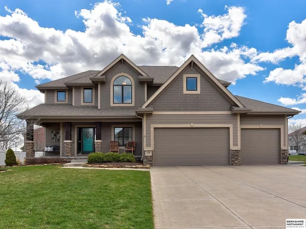 19459 Washington Cir, Omaha, NE 68135