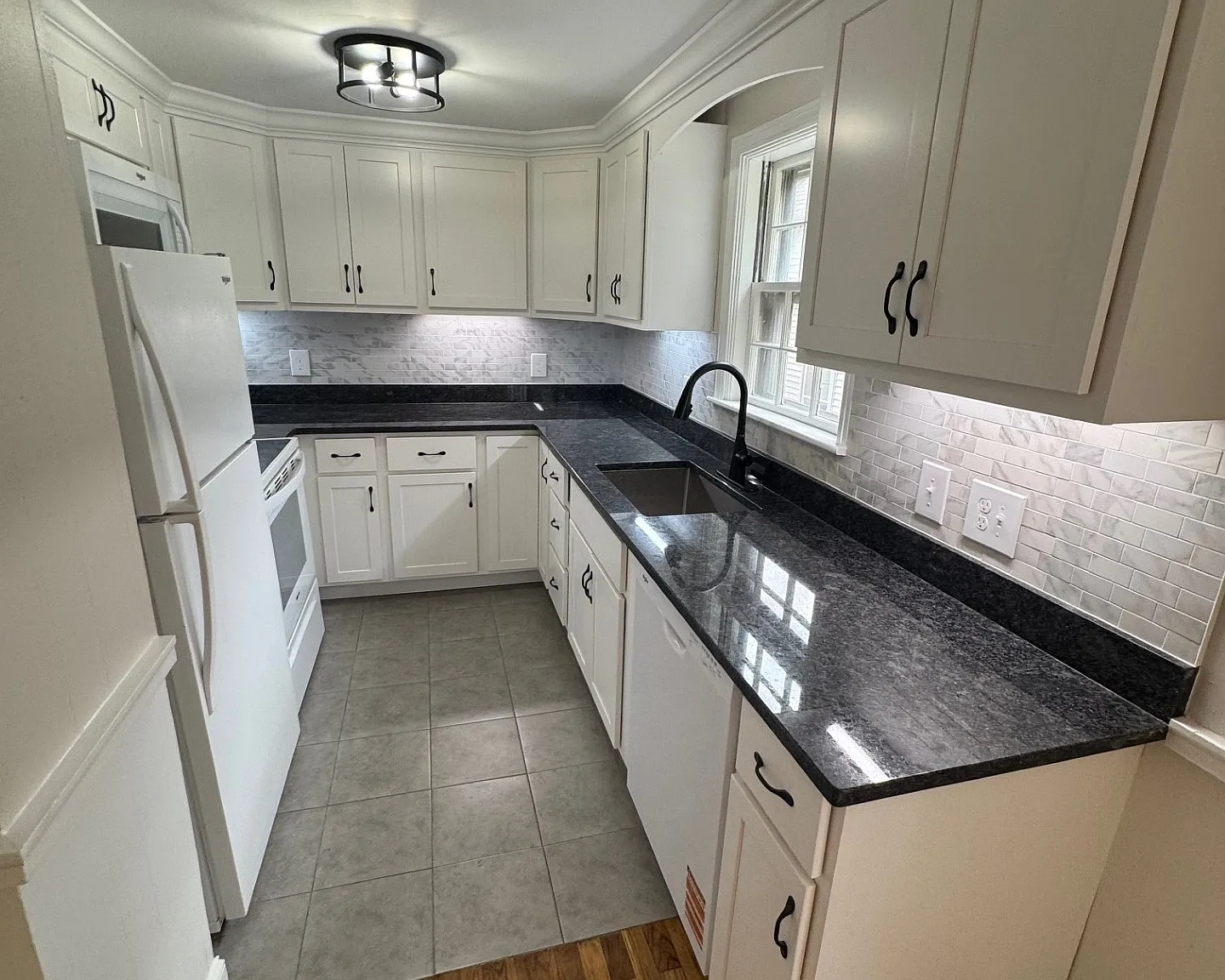 237 N Main St — Photo 2