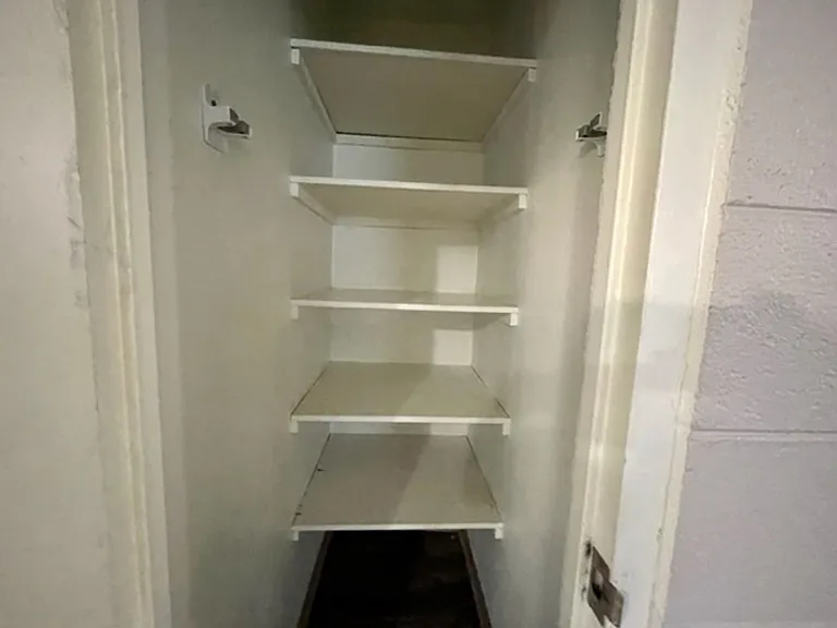 Apartment off 28th and Clyde Park Available — Photo 85