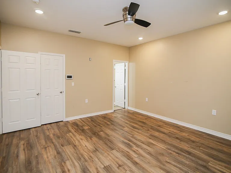 411 Johnson St — Photo 12