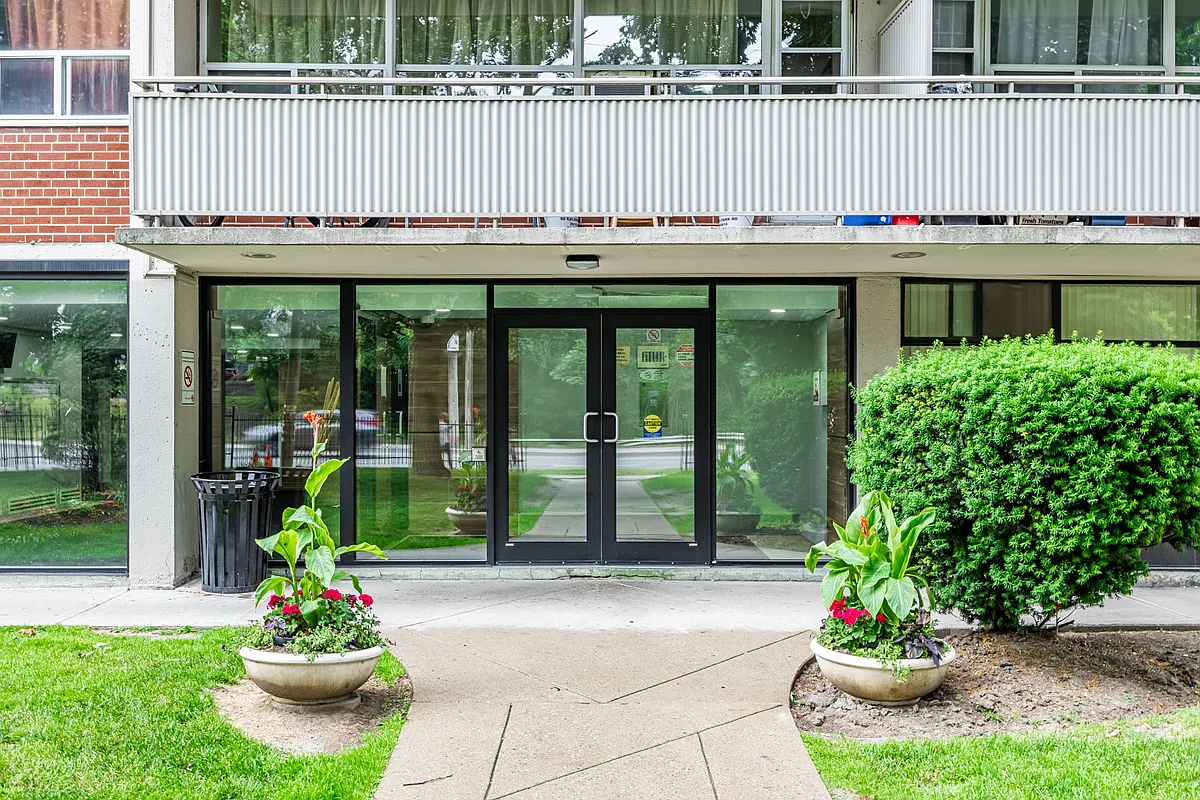 Building Photo - 2110 Keele St #303