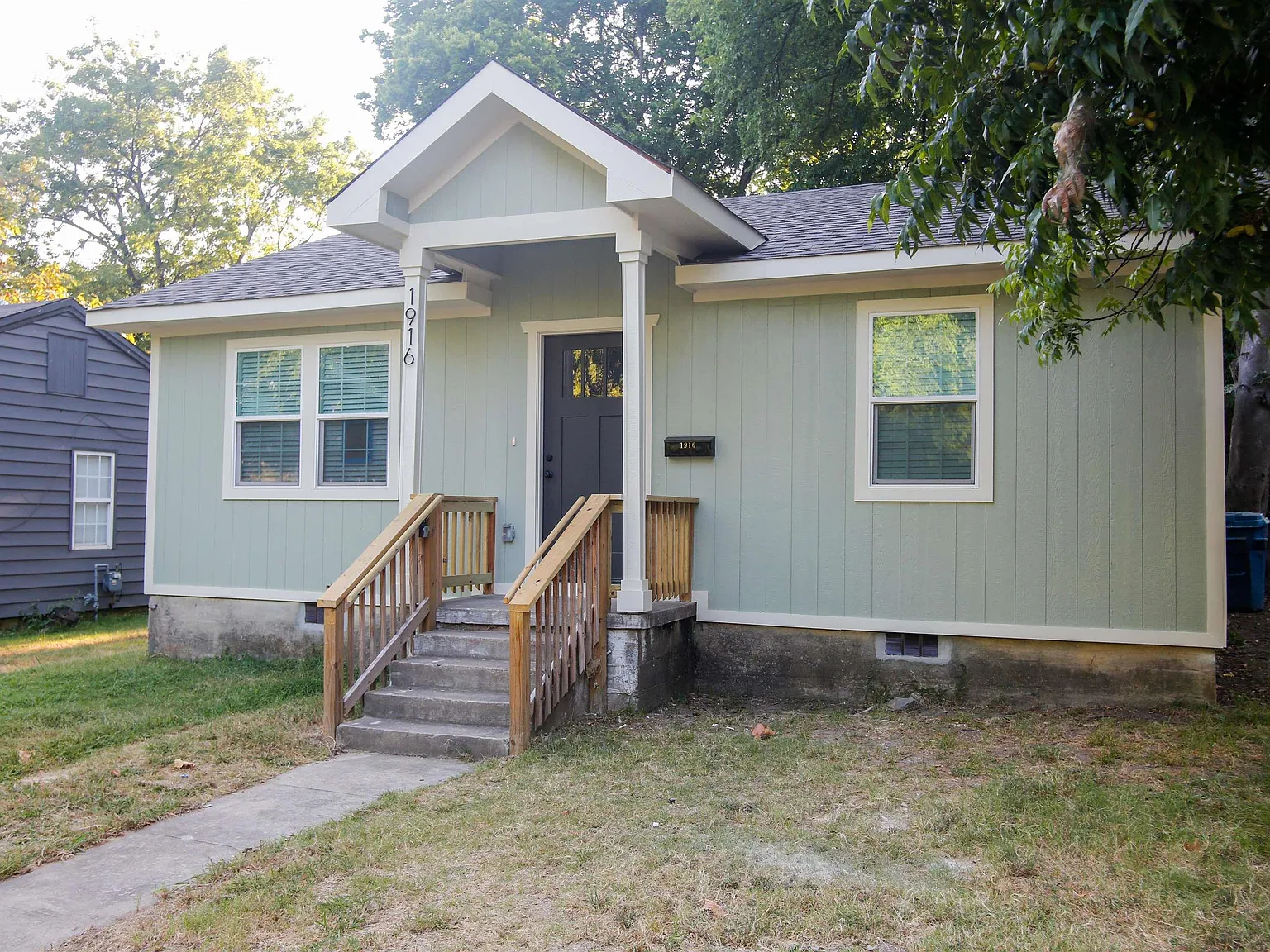 2 bed, 1.0 bath, 840 sqft, $1,300 — Photo 2
