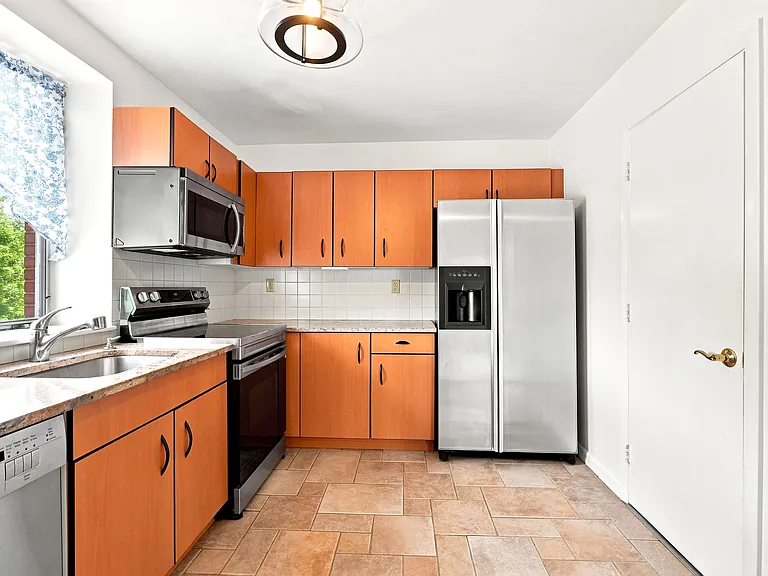 20 Hammond Pond Pkwy #208 — Photo 6