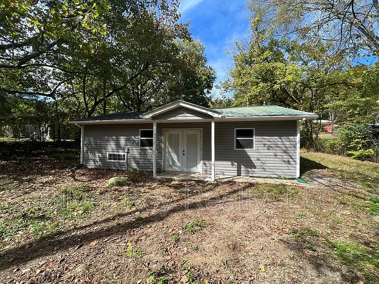 1121 Athens Pike — Photo 1