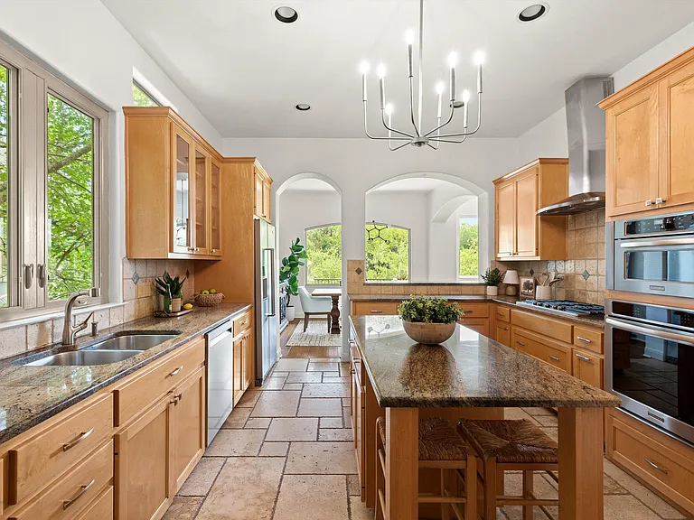 8540 Adirondack Trl — Photo 11