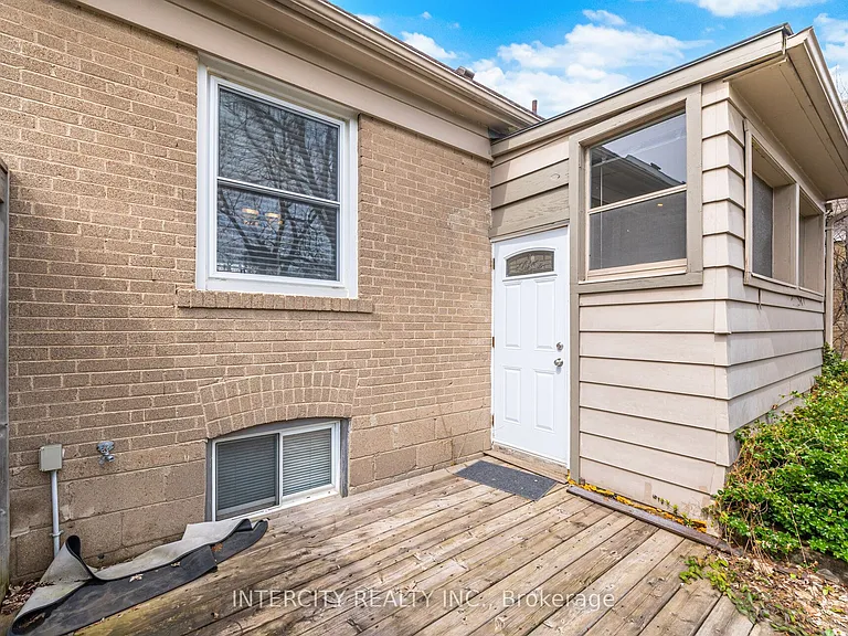 49 McCaul St — Photo 40