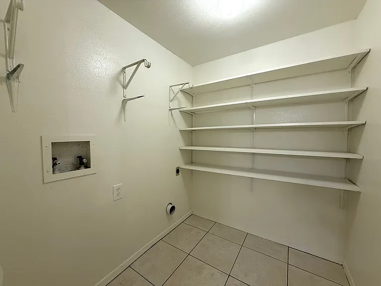 900 W Village Ln — Photo 7