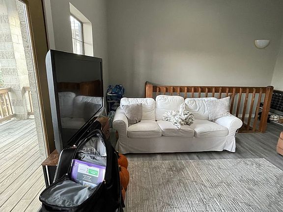 4th image of 2169 Indianola Ave APT B