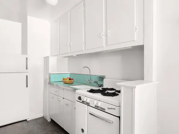 222 East 35th Street image 1 of 1