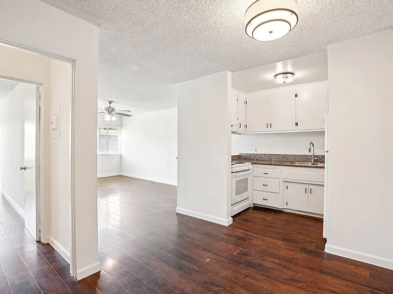 3715 W 27th St — Photo 10