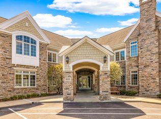 905 W Fairy Chasm Rd UNIT 104, Bayside, WI 53217