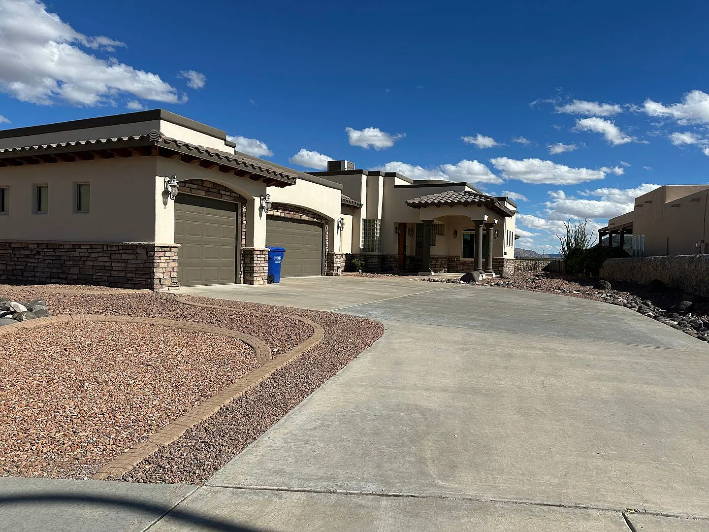 Stunning Luxury Home with Private Pool & Hot Tub! — Photo 1