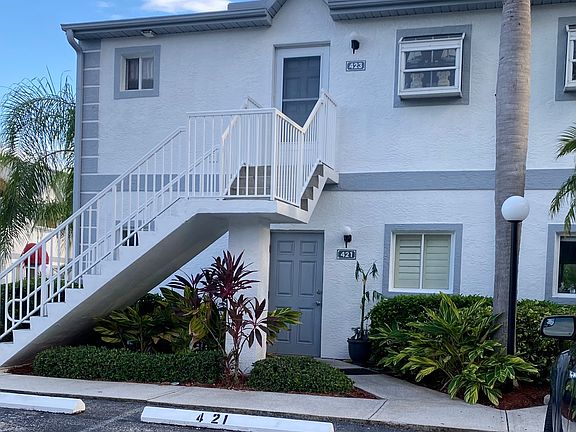 3rd image of 421 Ocean Park Ln