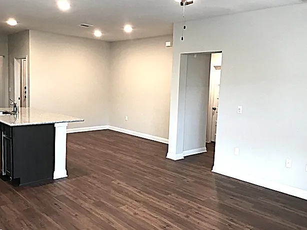 8005 Turnberry Ln — Photo 4