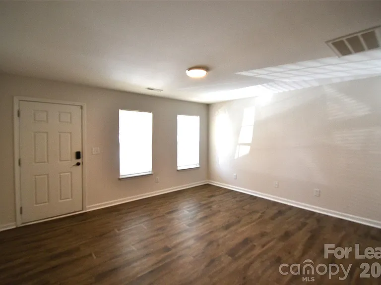 843 Plaza Walk Dr — Photo 5