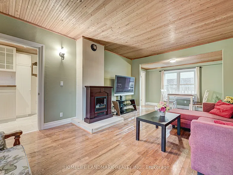 2174 New St — Photo 8