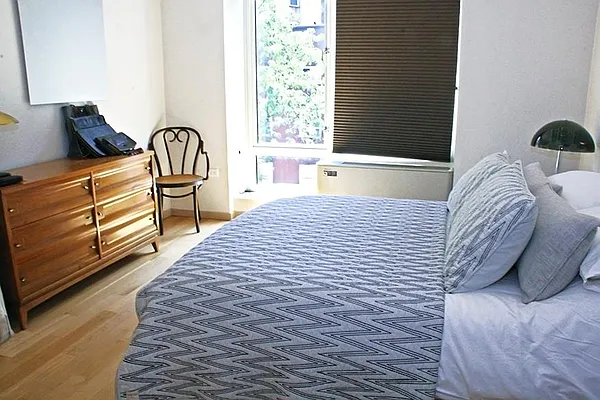 Sold by R New York | media 12