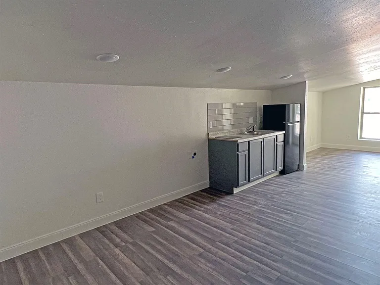 201 Eastwood St #5 — Photo 17