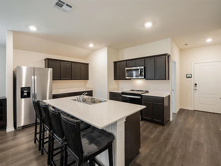 2952 Lawson Dr — Photo 3