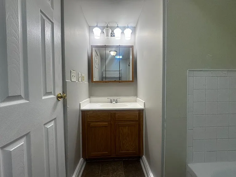 313 S Birchlane Dr — Photo 9