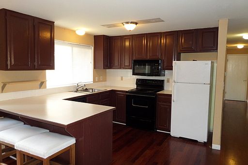 5th image of 11139 156th Pl NE