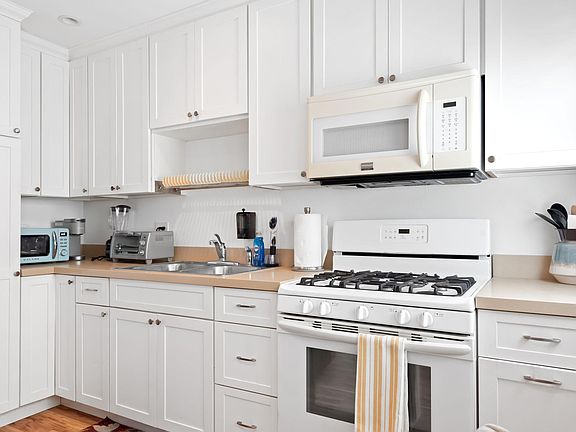 4th image of 1619 Monterey Blvd #B
