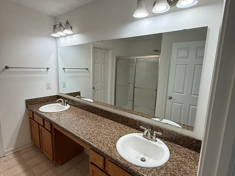 2413 Shadow Bend Dr — Photo 16