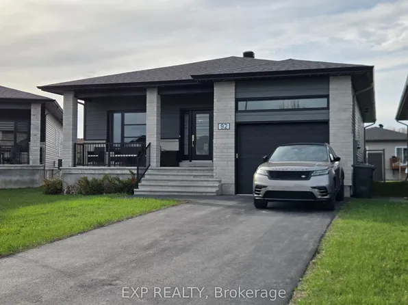 92 Chateauguay St, Russell, ON K0A 1W0